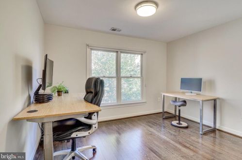 6636 Hampton View Pl, Mc Lean VA 22101-6003 exterior