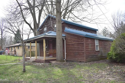 213 Fulton St, Cassopolis, MI 49031-1118