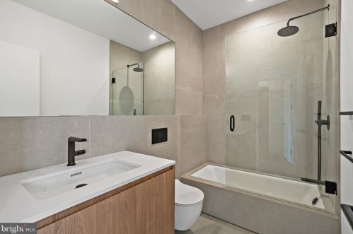 1355 Kater St, Philadelphia PA 19147-1817 exterior