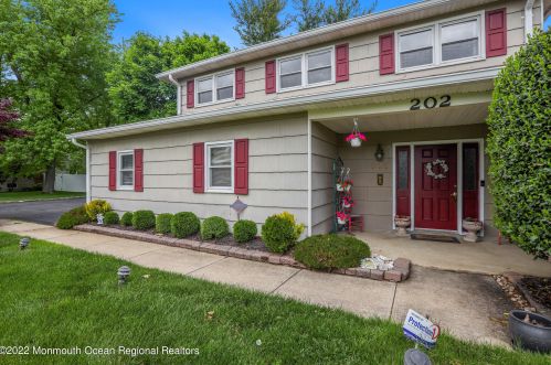 202 Elton Adelphia Rd, East Freehold NJ 07728-8616 exterior