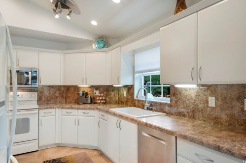 6221 Greenspointe Dr, Boynton Beach FL 33437-4915 exterior