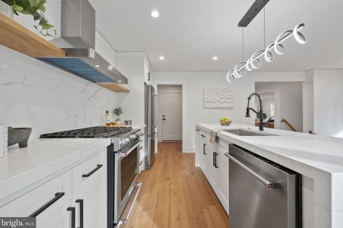 2706 Valley Dr, Alexandria VA  22302-2845 exterior