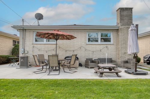 8410 Brodman Ave, Chicago IL 60656-4218 exterior