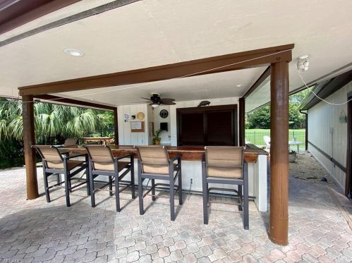 501 Forest Lakes Blvd, Naples FL 34105-5560 exterior
