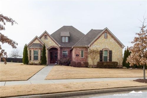 692 Clinton Cir, Springdale, AR 72762-6280