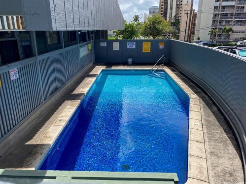 1605 Pensacola St, Honolulu HI 96822-2687 exterior