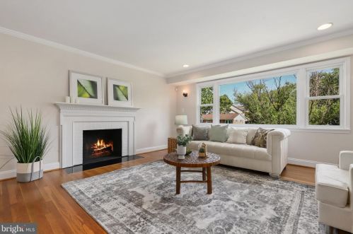 6527 Divine St, Mc Lean VA 22101-4623 exterior