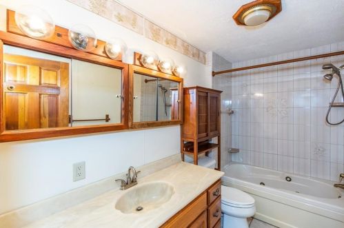 702 Knollwood Dr, Woonsocket RI 02895-2632 exterior