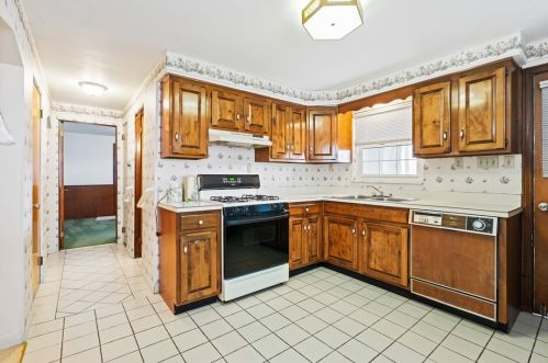 5811 Rodgers St, Pittsburgh PA 15207-2274 exterior