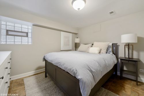 1908 Roscoe St, Chicago IL 60618-6245 exterior