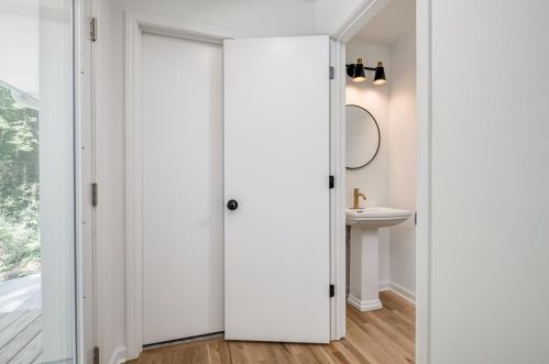 1639 Crestline Dr, Atlanta GA  30345-3820 exterior