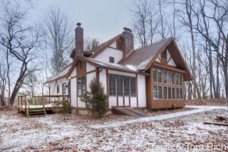 11850 Grand River Dr, Lowell, MI 49331-8939