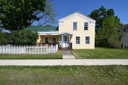 514 Kalamazoo St, Paw Paw MI 49079-1130 exterior