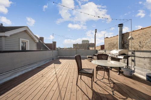 1452 Blackhawk St, Chicago IL 60610-1170 exterior