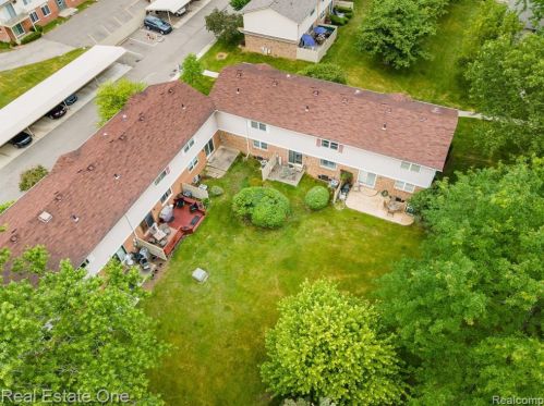 943 Kirts Blvd, Troy MI 48084-4837 exterior