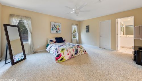 692 Indiana St, Elmhurst IL 60126-1345 exterior