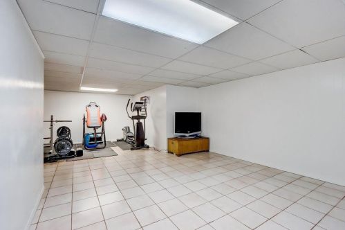 2327 Parnell Ave, Milwaukee WI 53221-4250 exterior