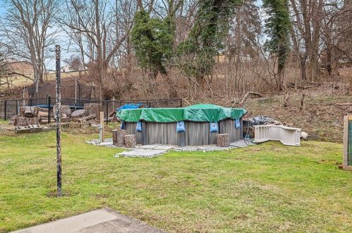 222 Meadowdell Dr, Pittsburgh PA  15227-4018 exterior