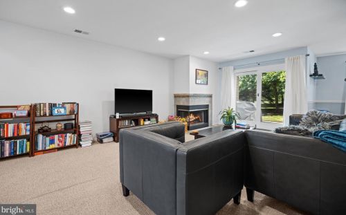 7 Brookline Ct, Princeton NJ 08540-1741 exterior