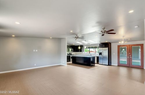 5315 Hawthorne St, Tucson, AZ 85711-1320