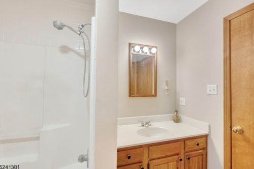 47 Cayuga Ave, Rockaway NJ 07866-1034 exterior