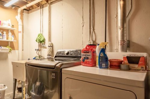 1049 Cedar Crst Dr, Bull Valley IL 60014-6931 exterior