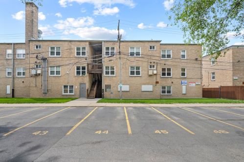 6429 Damen Ave, Chicago IL  60645-5605 exterior