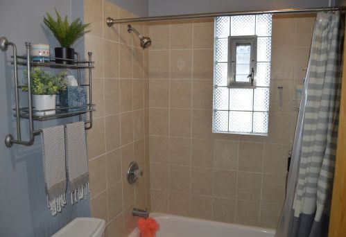 1645 Bell Ave, Chicago IL 60618-1957 exterior