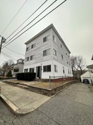 163 Bernice Ave, Woonsocket, RI 02895-5713