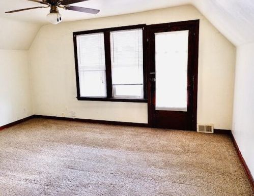 3057 Holton St, Milwaukee, WI 53212-2122