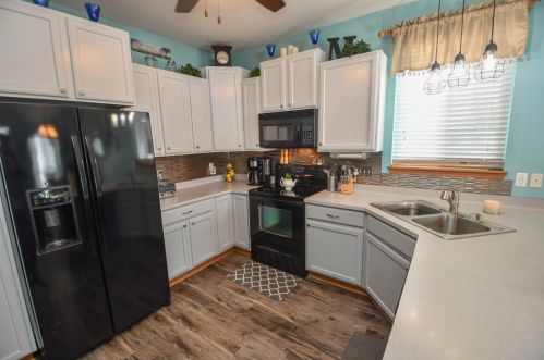 1201 Crestview Dr, Watertown WI 53094-5904 exterior