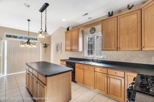 25 Cypress Pt Ln, Jackson Twp NJ 08527-4016 exterior