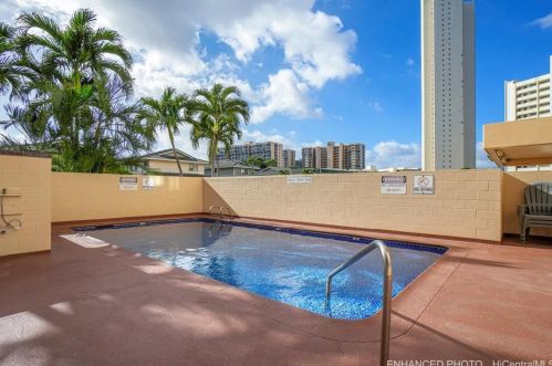 909 Ala Nanala St, Honolulu HI 96818-2951 exterior