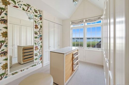 7 Cobb Is Dr, Greenwich CT 06830-7244 exterior