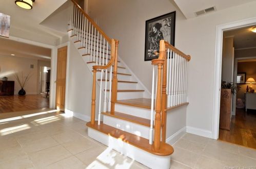 668 Ridgebury Rd, Ridgefield CT 06877-1117 exterior