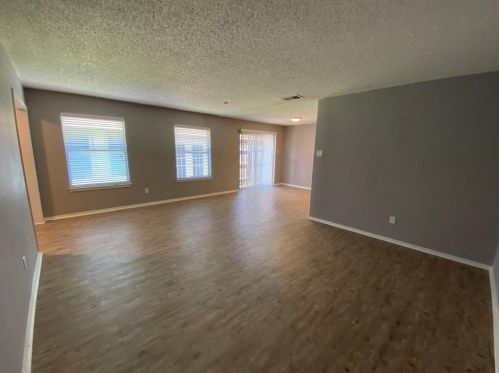 9012 Greenmound Ave, Dallas TX  75227-8355 exterior