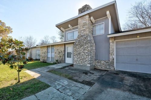 5009 Creek Bend Dr, Austin TX  78744-5124 exterior