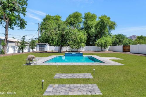 4462 Earll Dr, Phoenix AZ  85031-3822 exterior