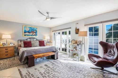 543 Bay Villas Ln, Naples FL 34108-2803 exterior