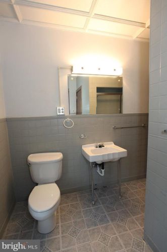 1027 Mifflin St, Huntingdon PA 16652-1435 exterior