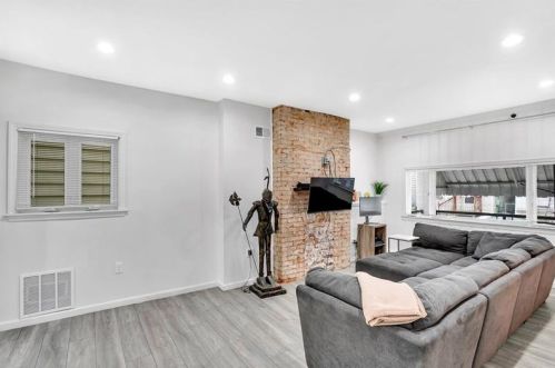 1850 Middle St, Pittsburgh PA 15227-3846 exterior