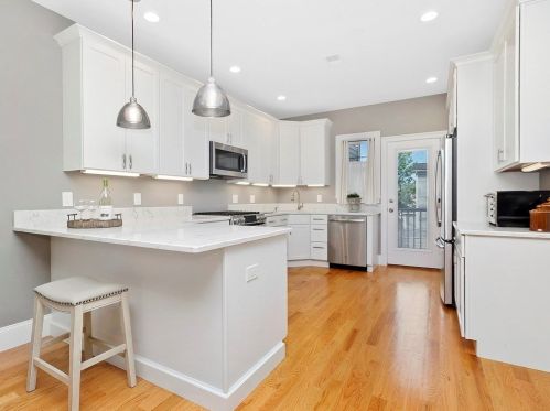 25 Cherry St, Danvers, MA 01923-2832