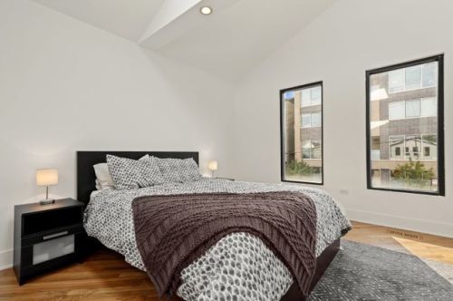 1859 California, Chicago IL 60647-4247 exterior