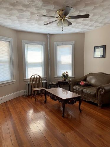 29 Elmdale Ave, Providence RI 02909-3017 exterior