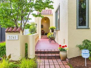 3741 35th Ave, Portland, OR 97212-1822