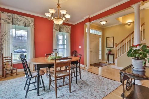 8 Oakmont Dr, Concord NH 03301-6916 exterior