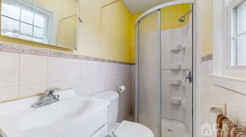 50 Summer St, Edison NJ 08820-2436 exterior