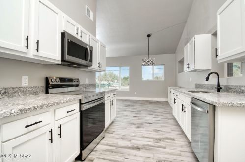 892 Glenn St, Tucson AZ  85705-4120 exterior