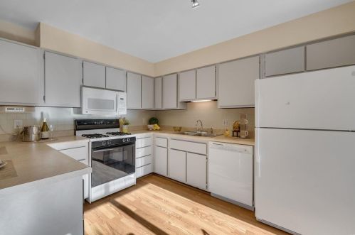 1600 Meadowside Dr, Saint Louis MO 63146-4958 exterior