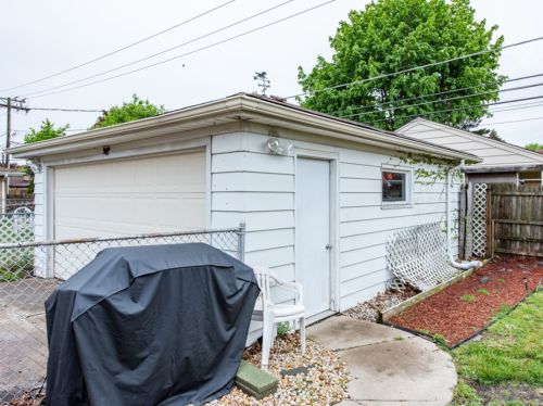 2212 Jackson St, Waukegan IL 60085-5443 exterior